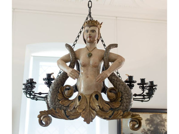 The chandelier female